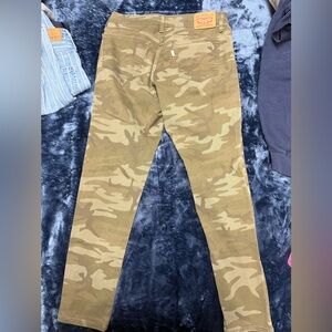 Levi’s 711 skinny size 28 camo jeans